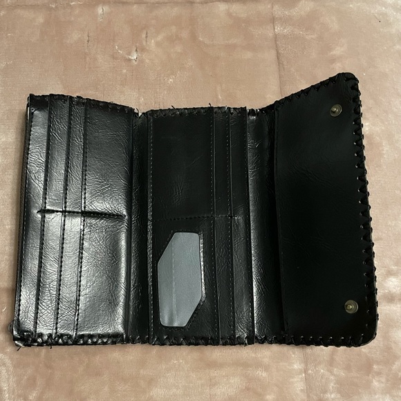 Beautiful Floral Trifold Wallet - Picture 5 of 6